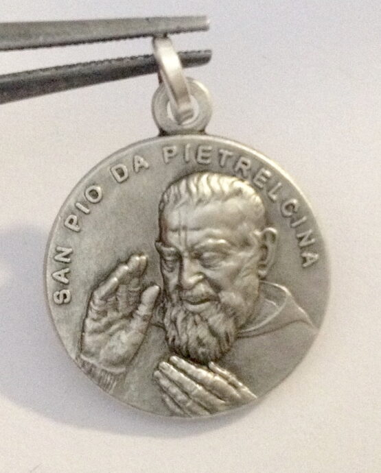 MEDAGLIA DI SAN PIO DA PIETRELCINA ( PADRE PIO ) IN ARGENTO 925 - immagine 2