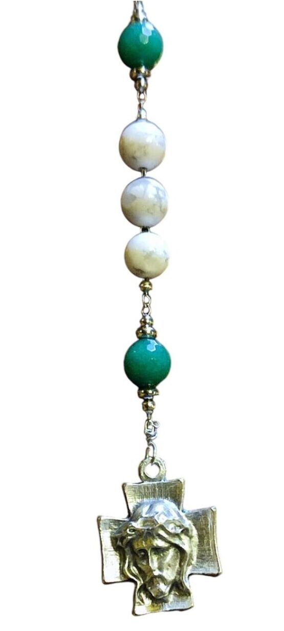 CORONA SANTO ROSARIO CRISTIANO IN PIETRA DURA DI AULITE BIANCA E GRANI DEL PATER IN AGATA VERDE - GIOIELLO ARTIGIANALE FATTO A MANO IN ITALIA  ( grano da 6 mm ) - immagine 4